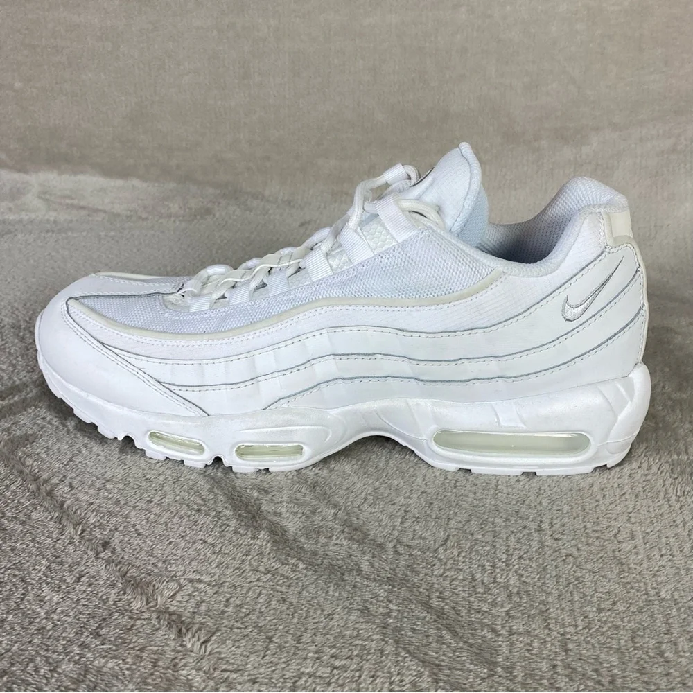 Nike Air Max 95 Essentials Mens Sneakers Shoes Size 11.5 White White Leather NEW